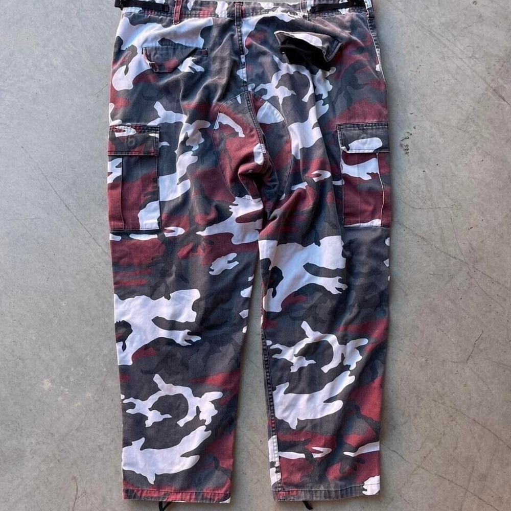 2000s red and white camo pants